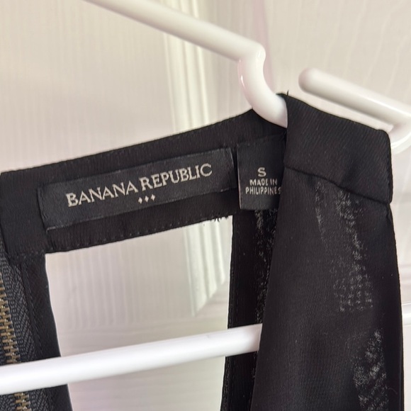 Banana Republic Elegant Black and White Sleeveless Top - Picture 3 of 6